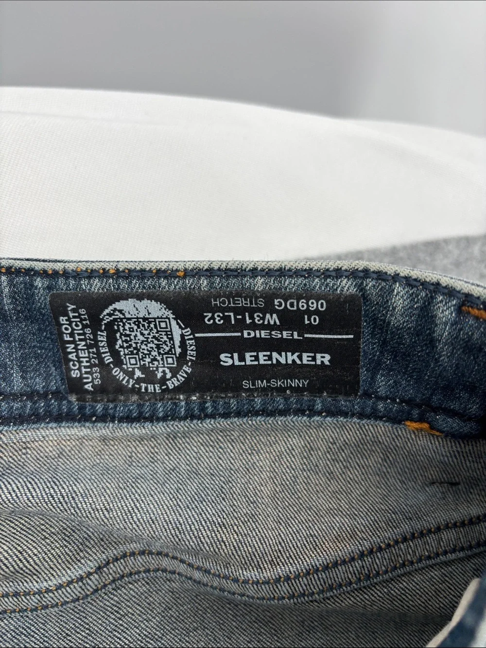Diesel Men's 1979 Sleenker Skinny Fit  button fly distressed Jeans 31